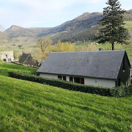 De Montagne Avec Cheminee بيت للعطل Saint-Paul-de-Salers