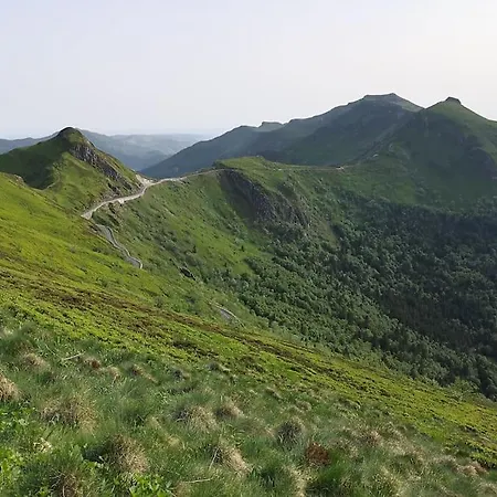 De Montagne Avec Cheminee بيت للعطل