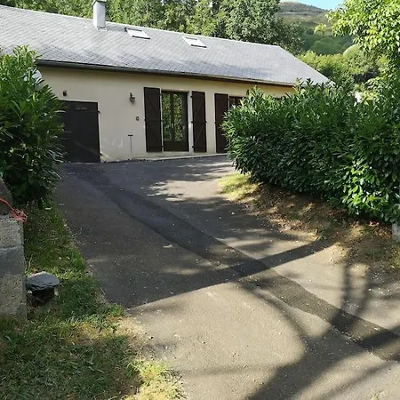 De Montagne Avec Cheminee بيت للعطل Saint-Paul-de-Salers