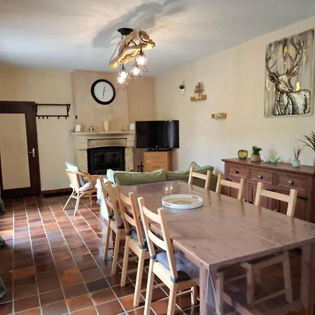 De Montagne Avec Cheminee بيت للعطل Saint-Paul-de-Salers