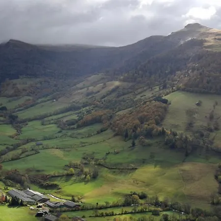 De Montagne Avec Cheminee