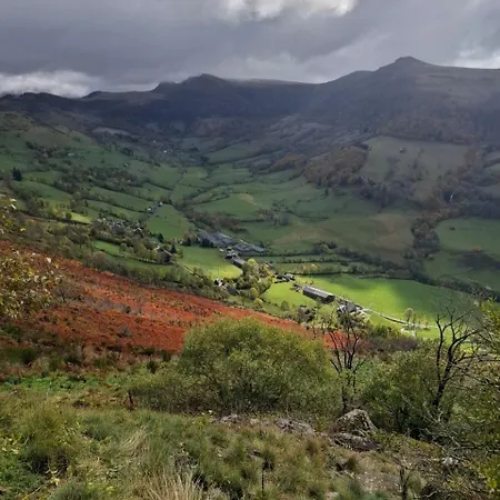 De Montagne Avec Cheminee بيت للعطل