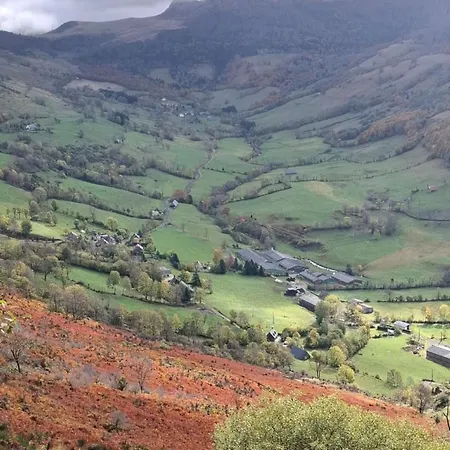 De Montagne Avec Cheminée * Saint-Paul-de-Salers