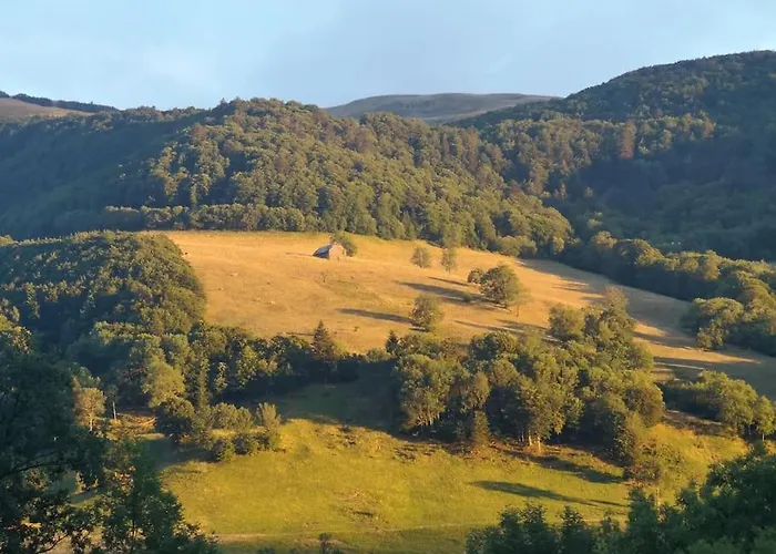 De Montagne Avec Cheminee * Saint-Paul-de-Salers